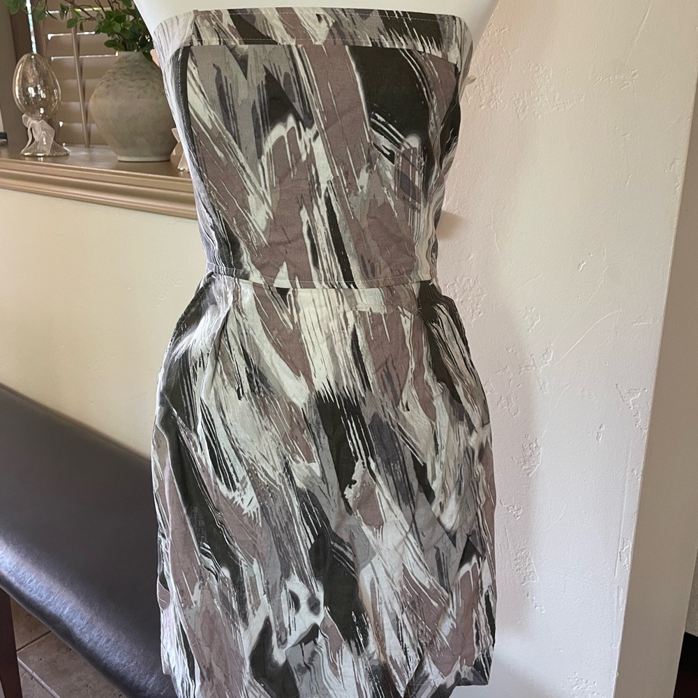 Elegant Strapless Abstract Dress